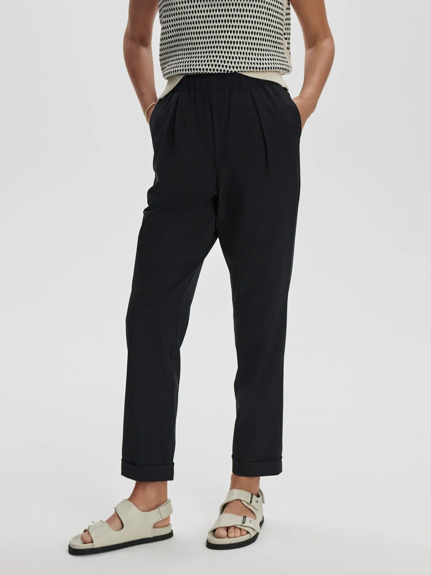 Alana Slim Tapered Pant 27"