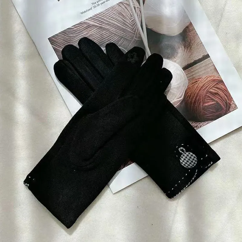Autumn and winter stylish houndstooth cashmere gloves. Windproof, warm and versatile for outdoor cycling. Touchscreen available.C-240919-5