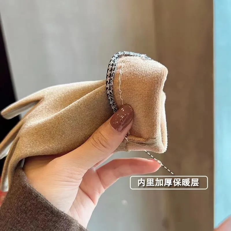 Autumn and winter stylish houndstooth cashmere gloves. Windproof, warm and versatile for outdoor cycling. Touchscreen available.C-240919-5