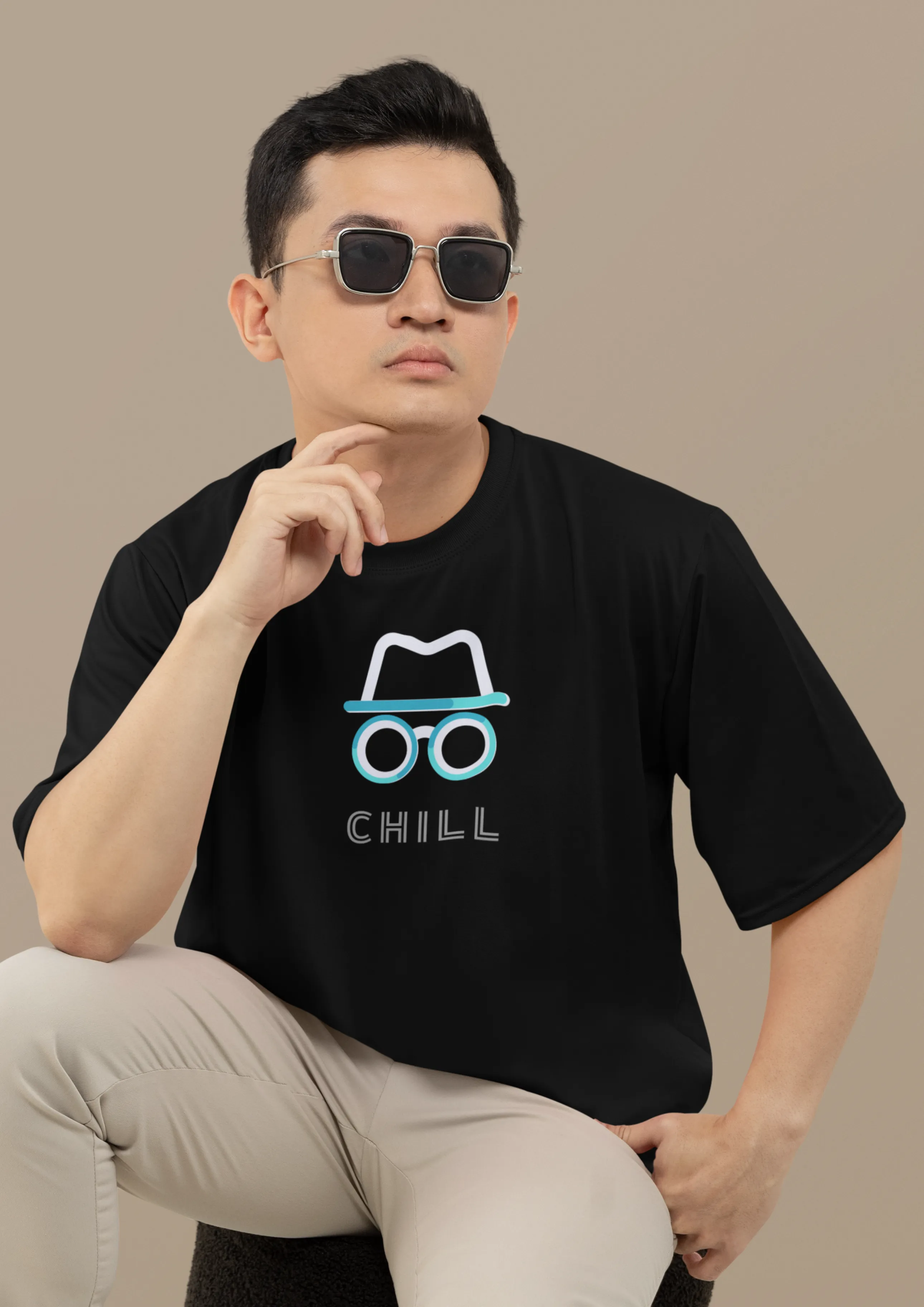 Black Oversized Chill Graphic T-Shirt – Minimalistic Cool Vibes
