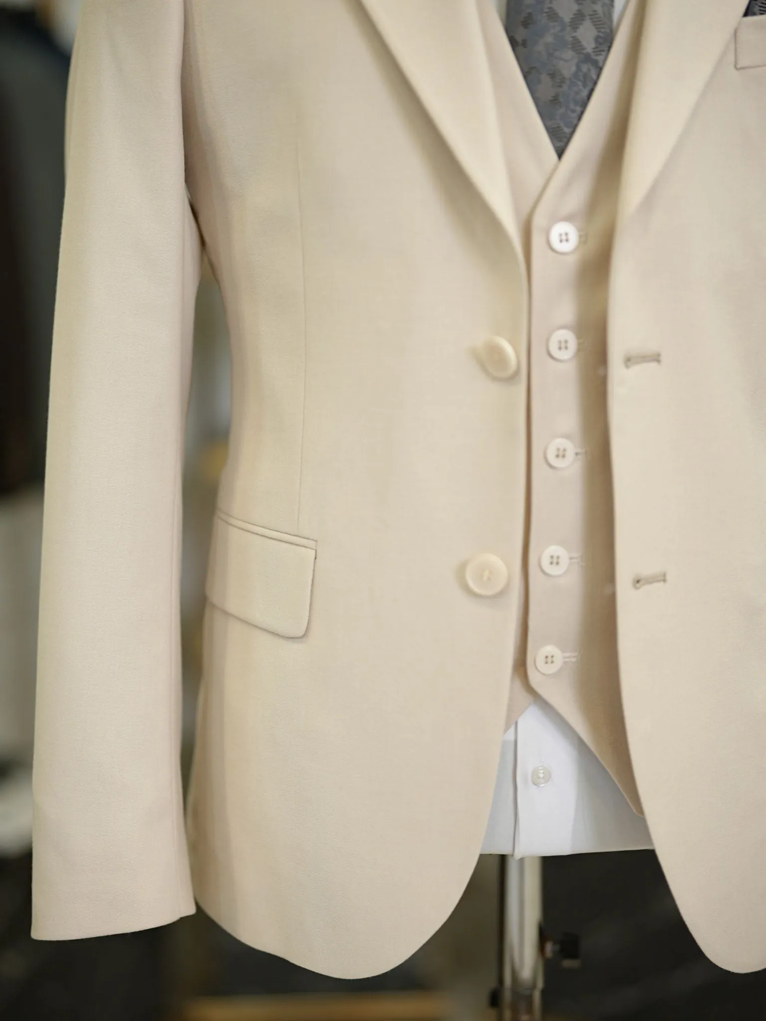 Brabion Maison Light Beige Slim Fit Suit – Perfect for Any Occasion
