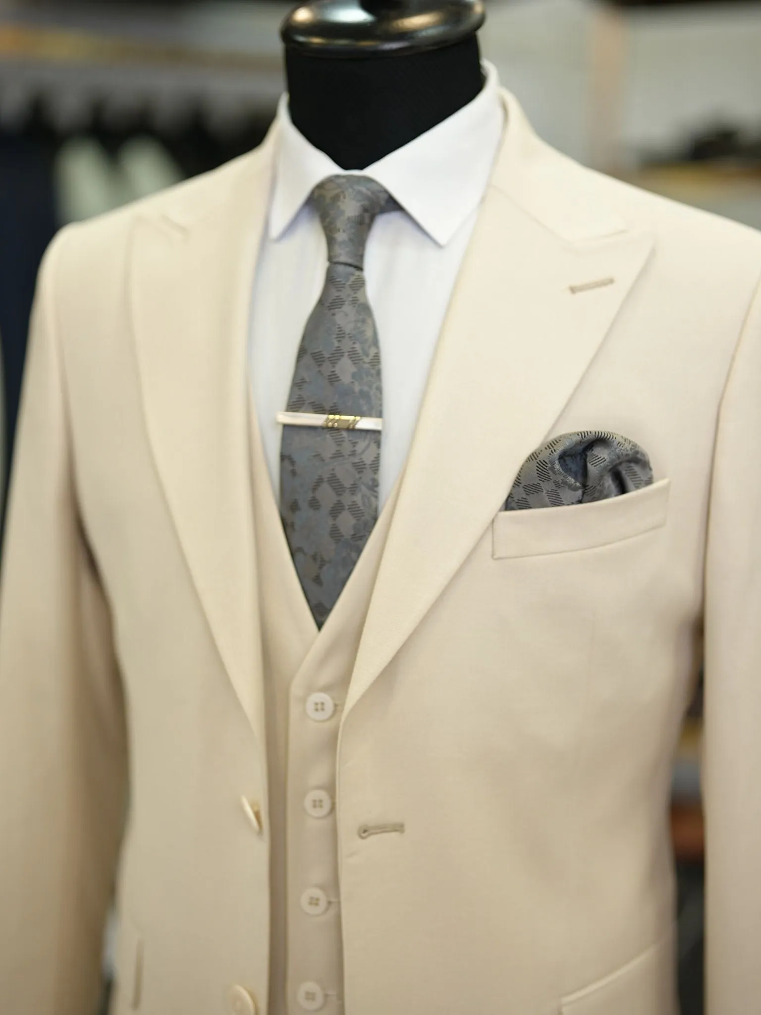 Brabion Maison Light Beige Slim Fit Suit – Perfect for Any Occasion