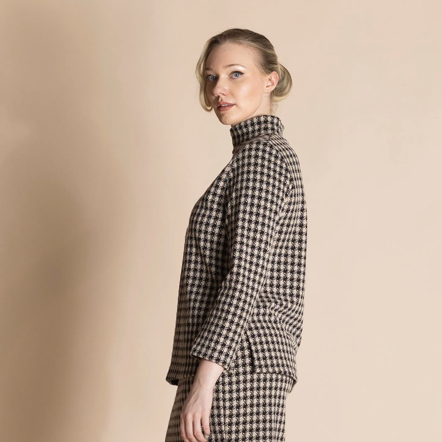 houndstooth hi crew tee