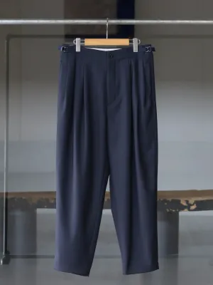 IRENISA | THREE TUCKS TAPERED PANTS SMOKE NAVY
