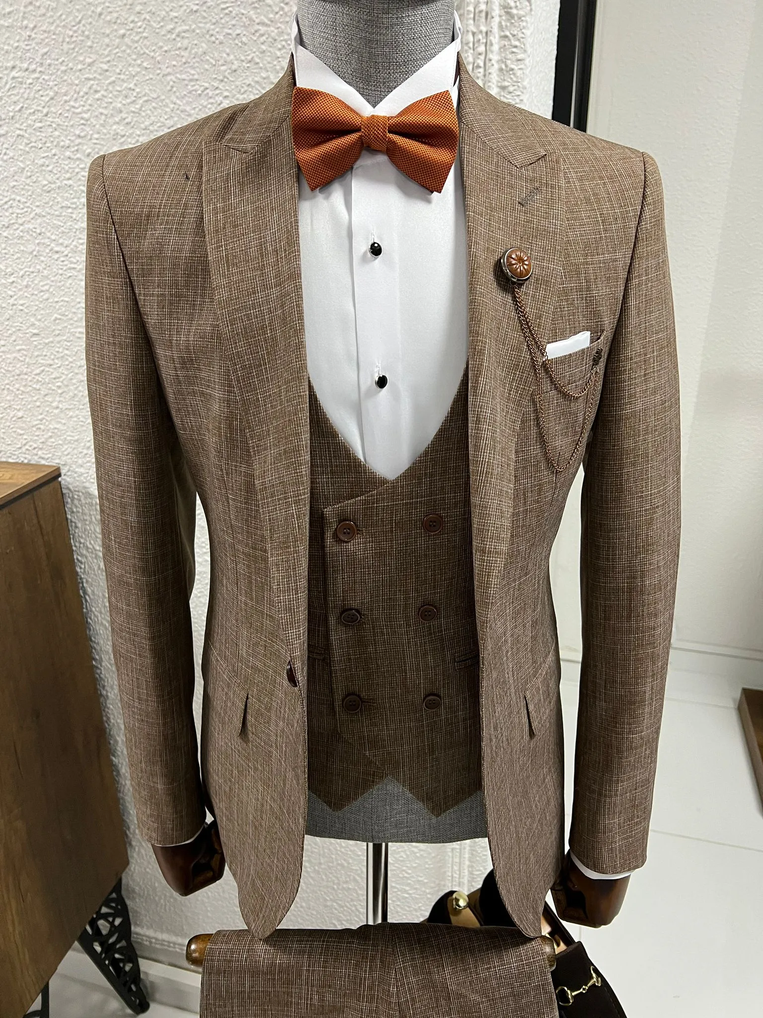 Lenzi Slim Fit Pointed Collared Brown Woolen Suit
