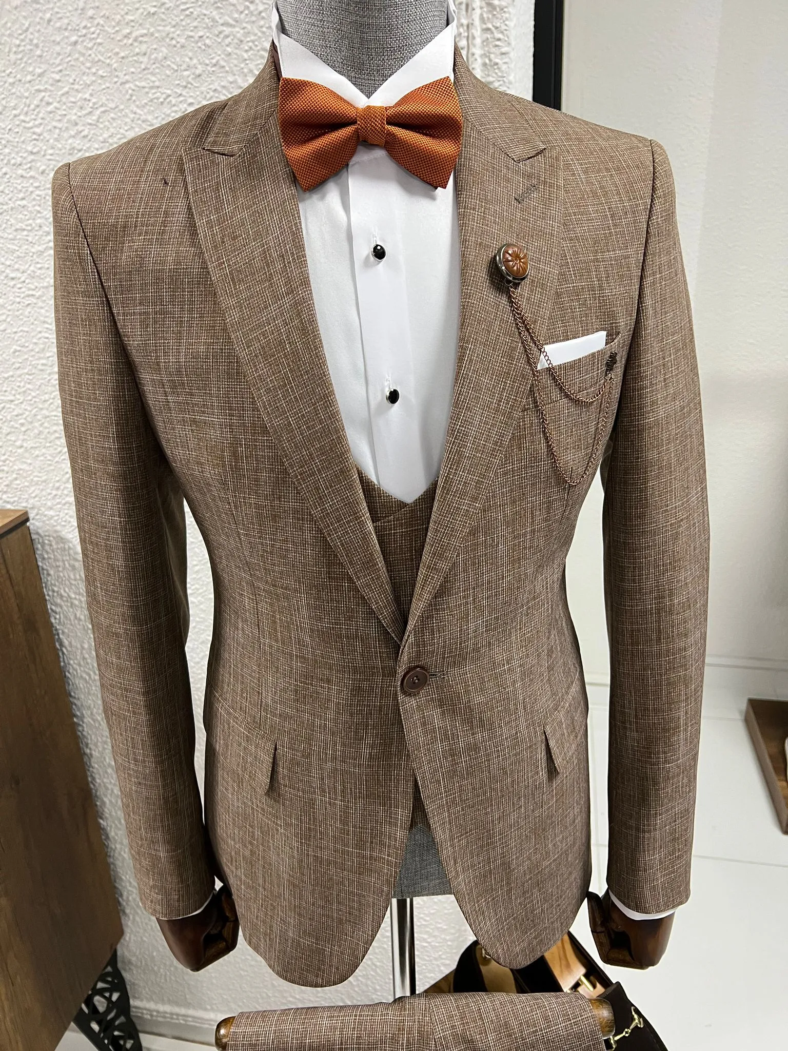 Lenzi Slim Fit Pointed Collared Brown Woolen Suit
