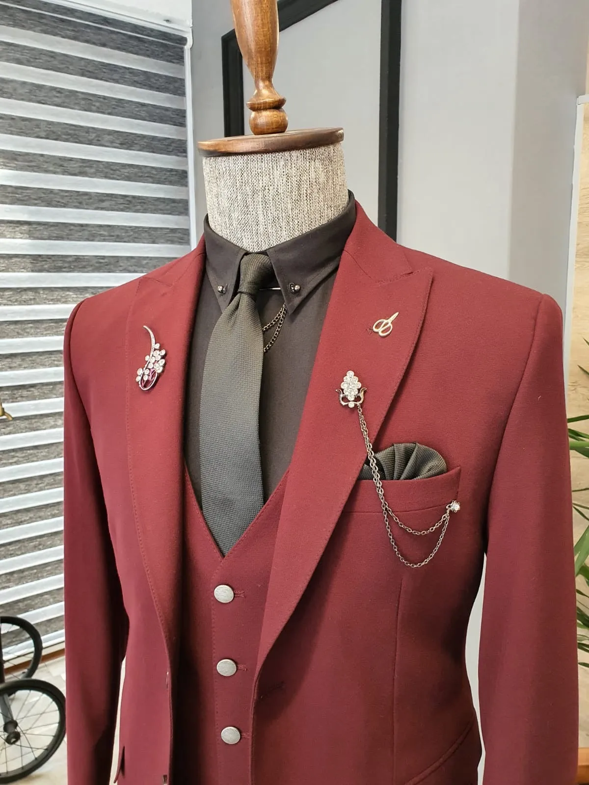 Napoli Red Slim Fit Suit – Elevate Your Wardrobe