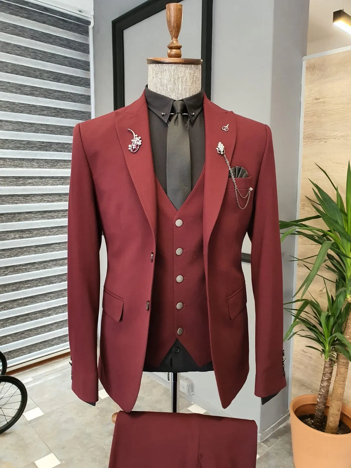 Napoli Red Slim Fit Suit – Elevate Your Wardrobe