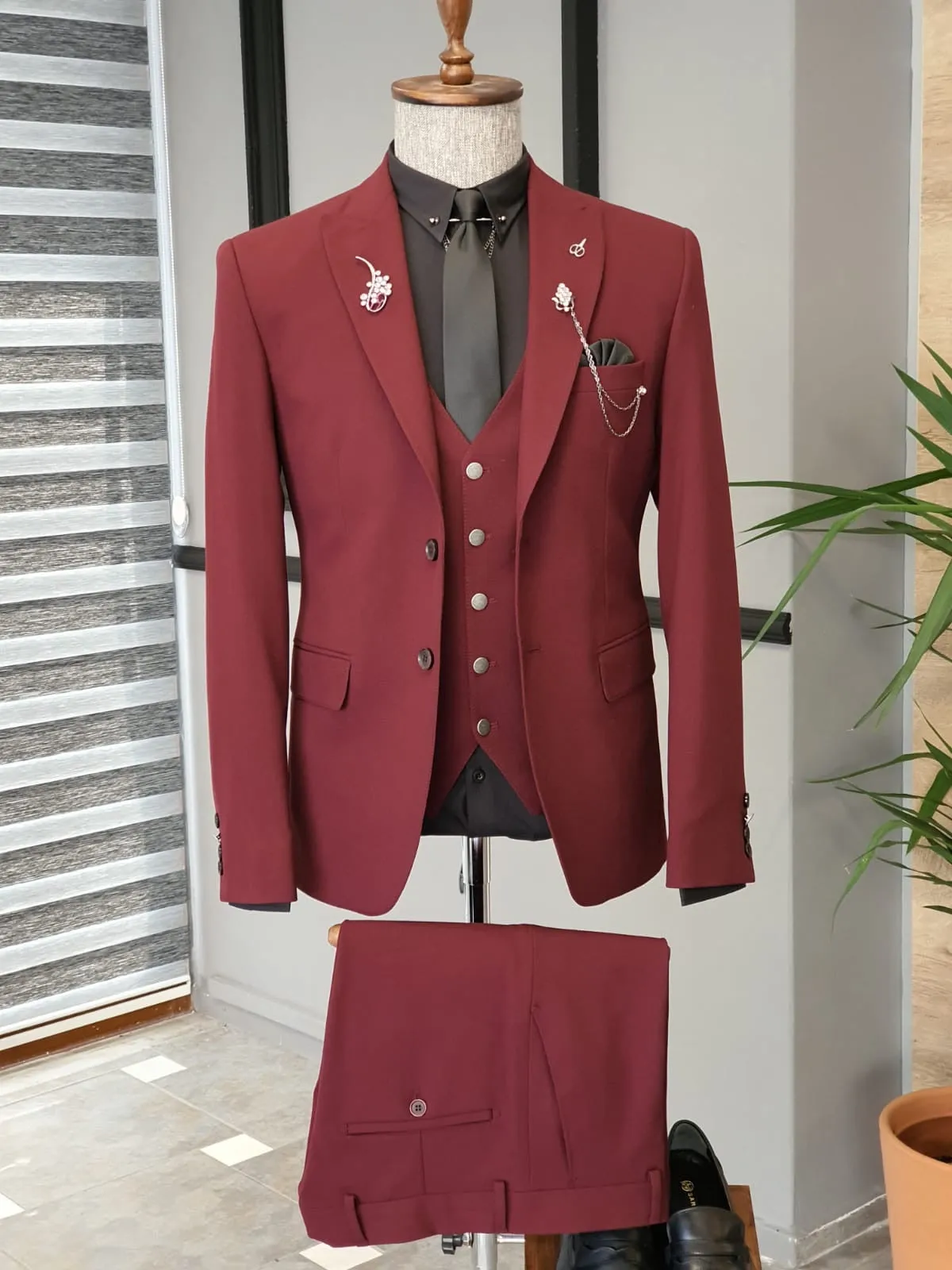 Napoli Red Slim Fit Suit – Elevate Your Wardrobe