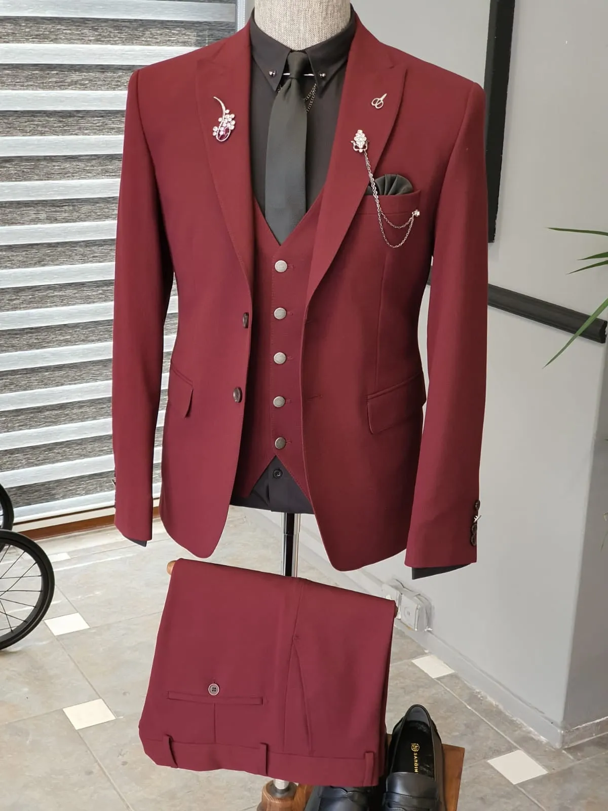 Napoli Red Slim Fit Suit – Elevate Your Wardrobe