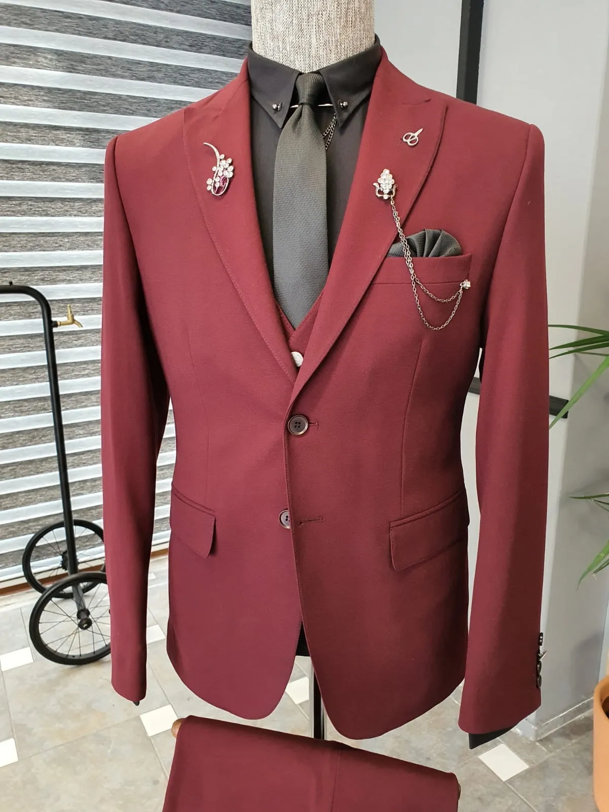 Napoli Red Slim Fit Suit – Elevate Your Wardrobe