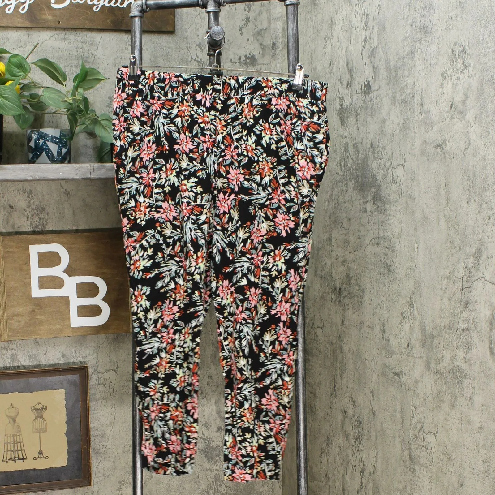 New Jessica Simpson Women's Floral Soft Ankle Pants. 1309716-NEW Medium
