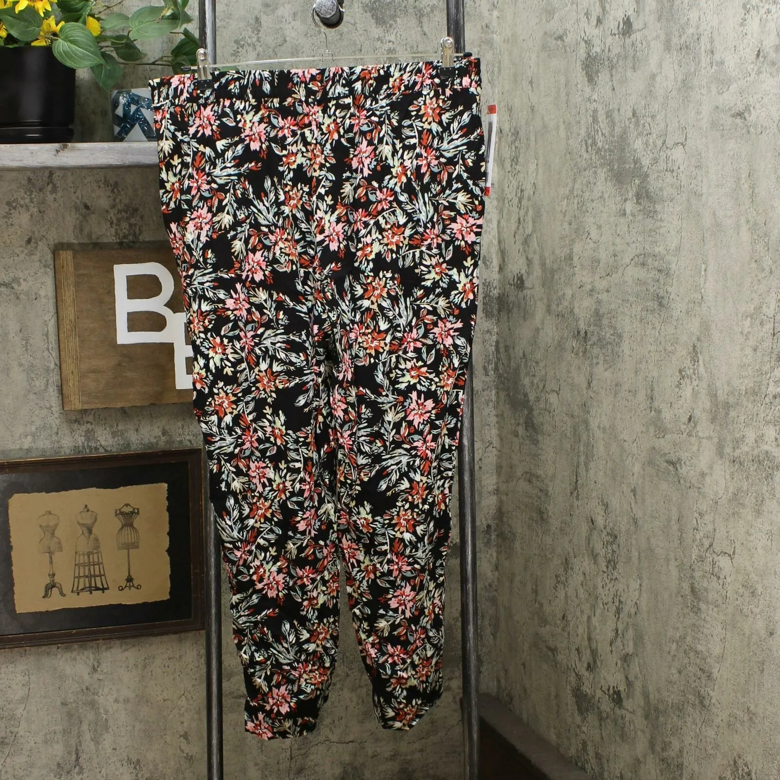 NWT Jessica Simpson Womens' Floral Soft Ankle Pants. 1309716 XL