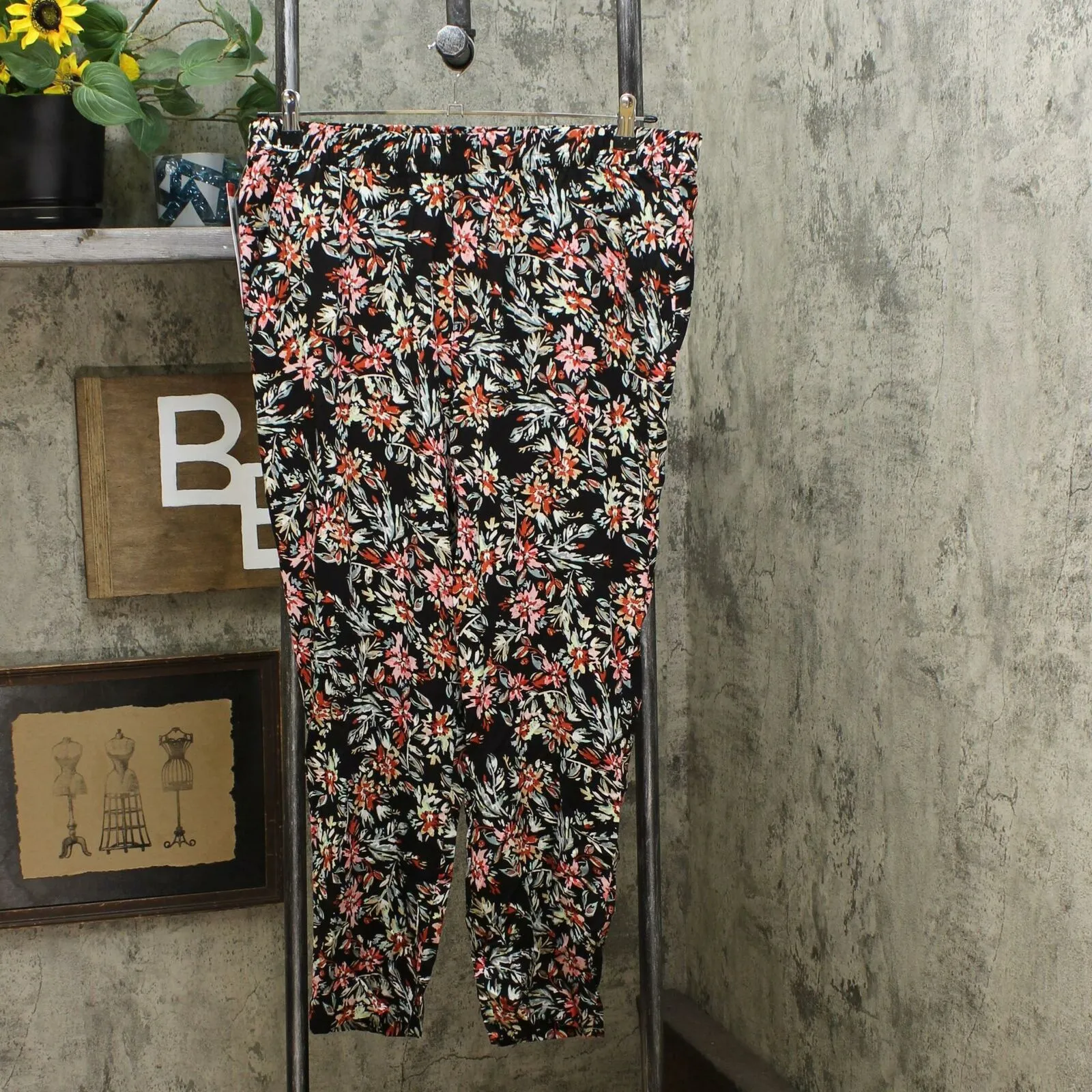NWT Jessica Simpson Womens' Floral Soft Ankle Pants. 1309716 XL