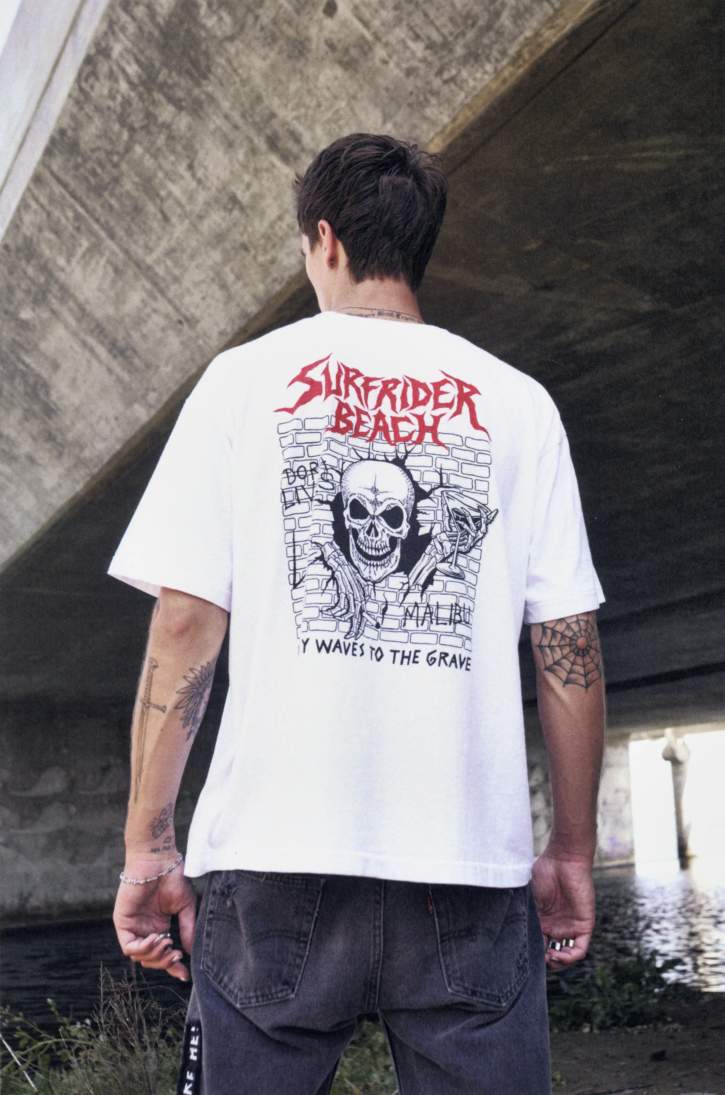 PARTY WAVES SHOP TEE