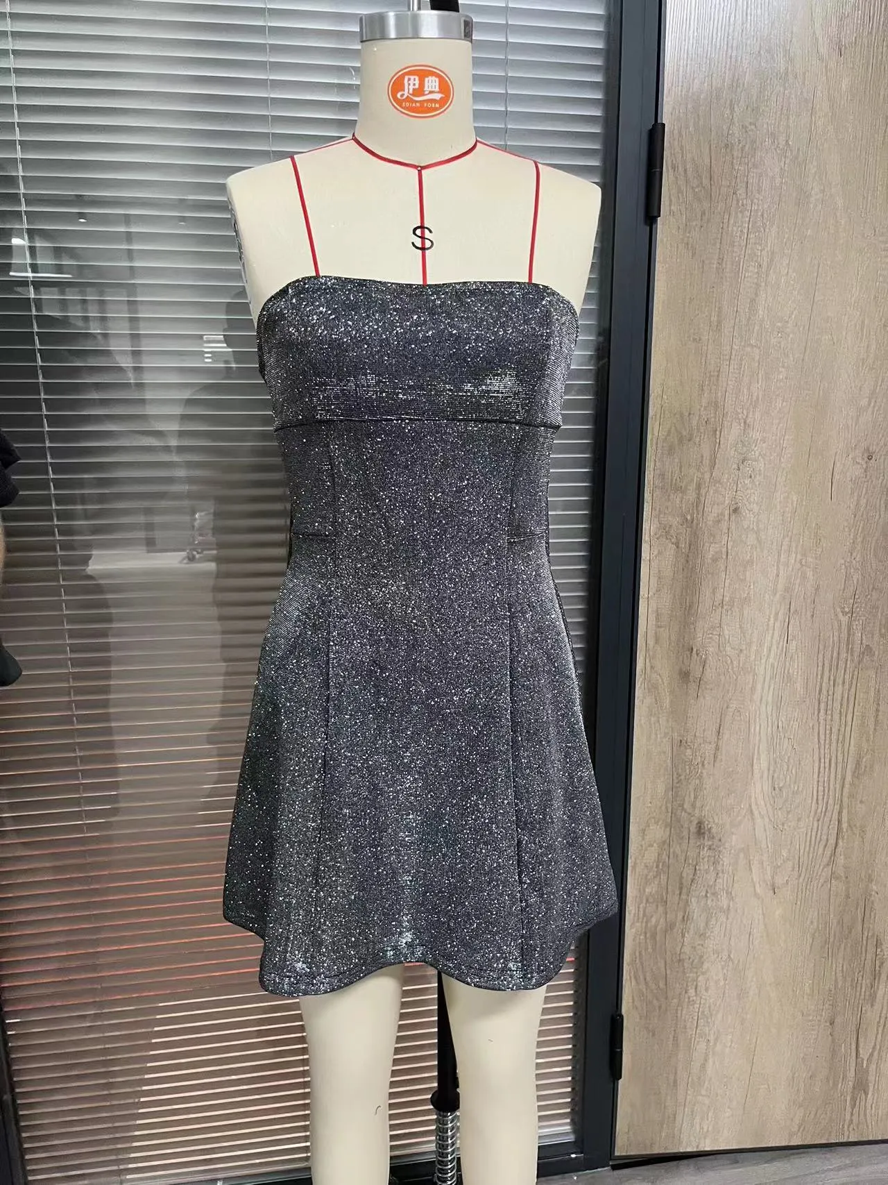 Sexy off-the-shoulder dress with bow at back