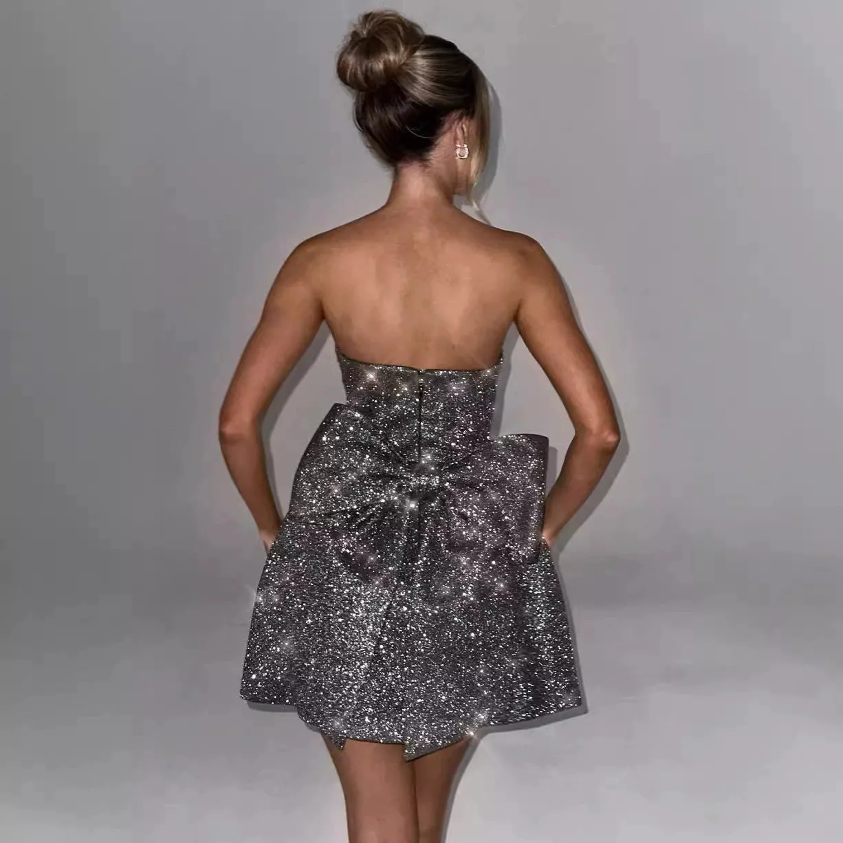 Sexy off-the-shoulder dress with bow at back