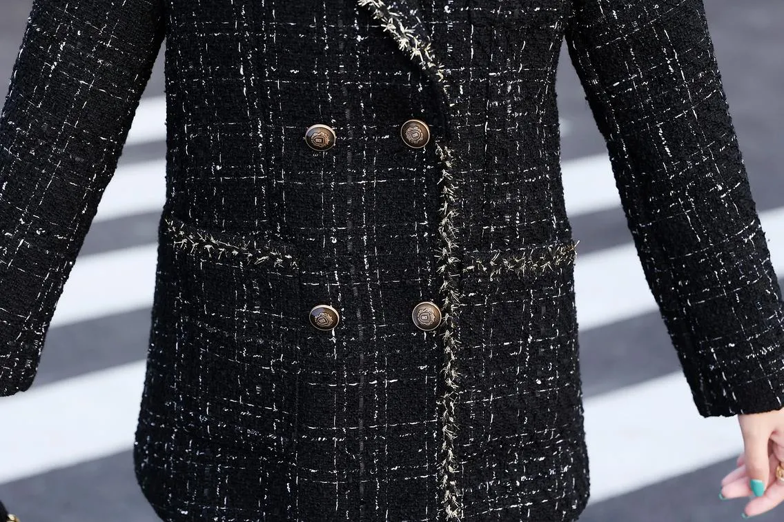 Stylish Notch Neckline Blazer in Woolly Tweed for Women
