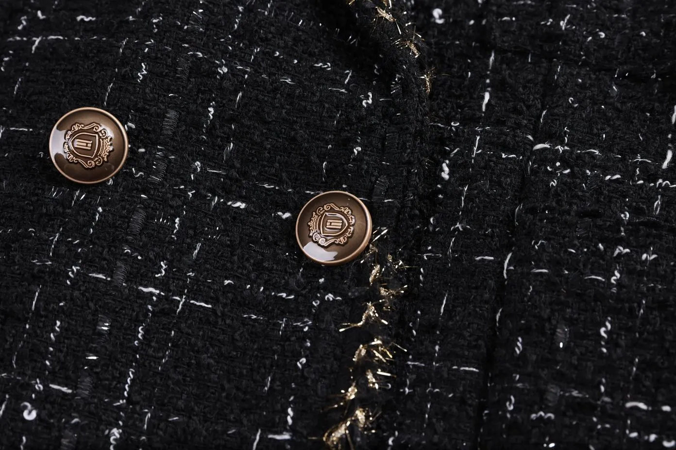 Stylish Notch Neckline Blazer in Woolly Tweed for Women