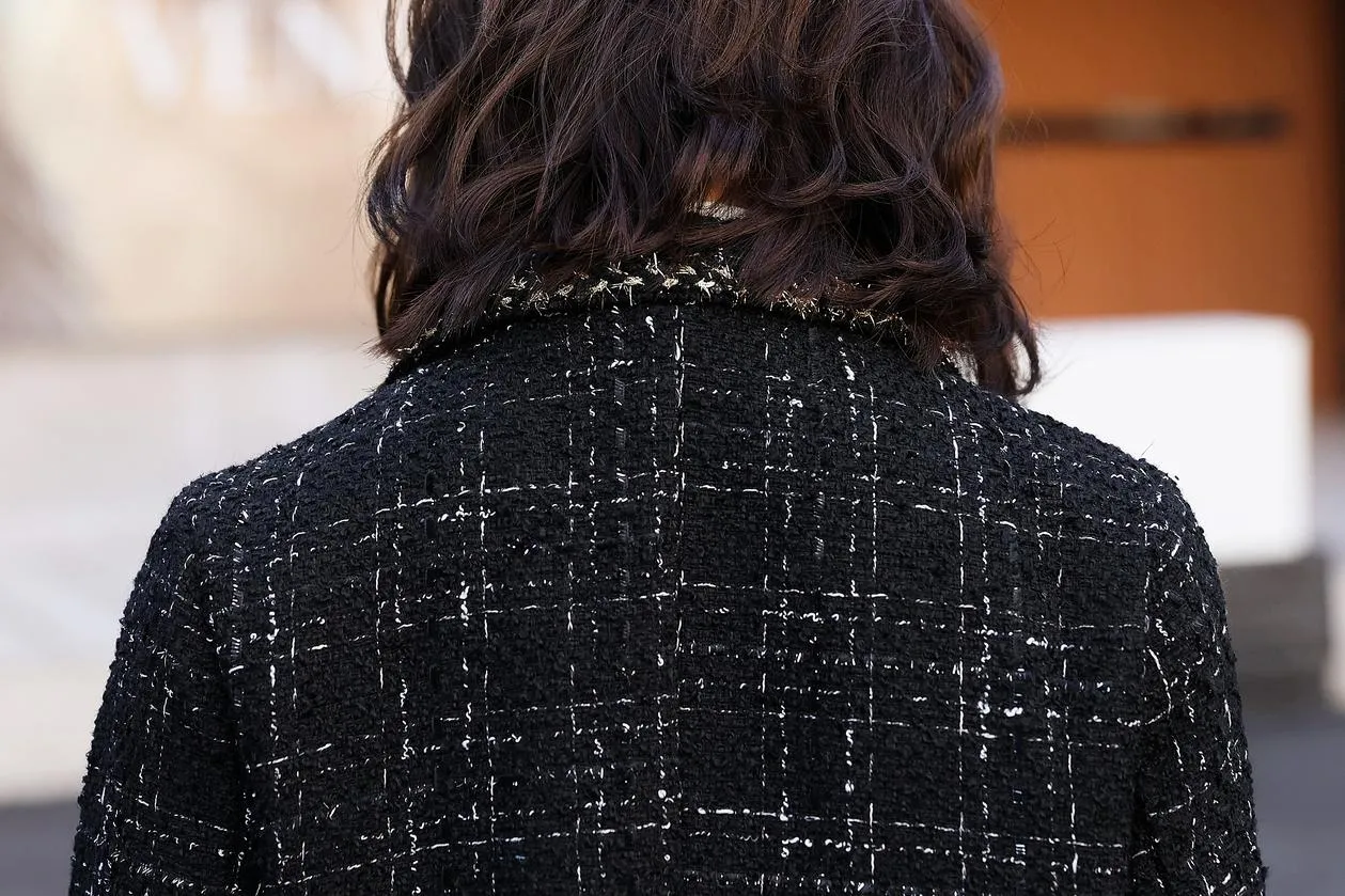 Stylish Notch Neckline Blazer in Woolly Tweed for Women