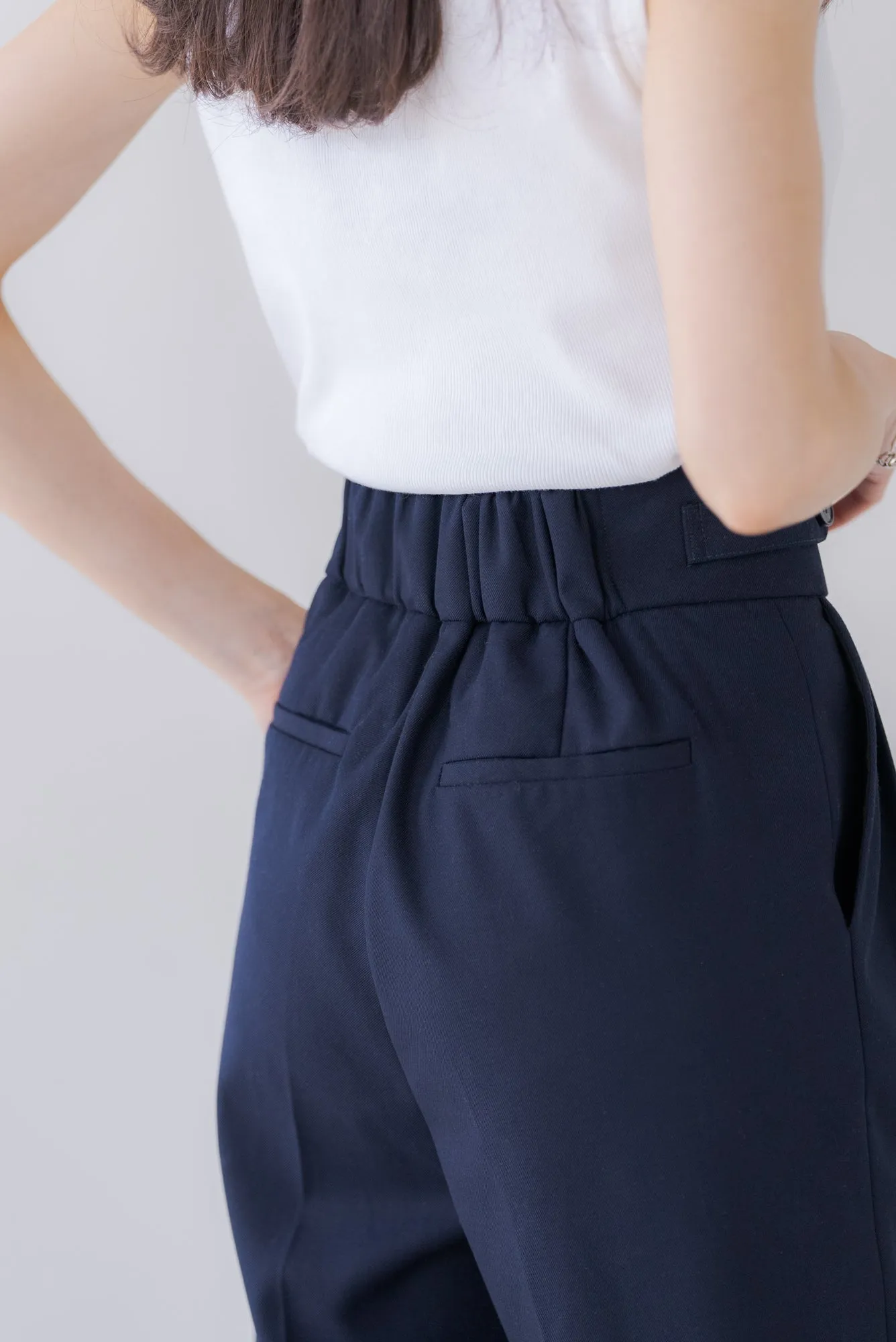 テーパードタックパンツ｜TAPERED TACK PANTS