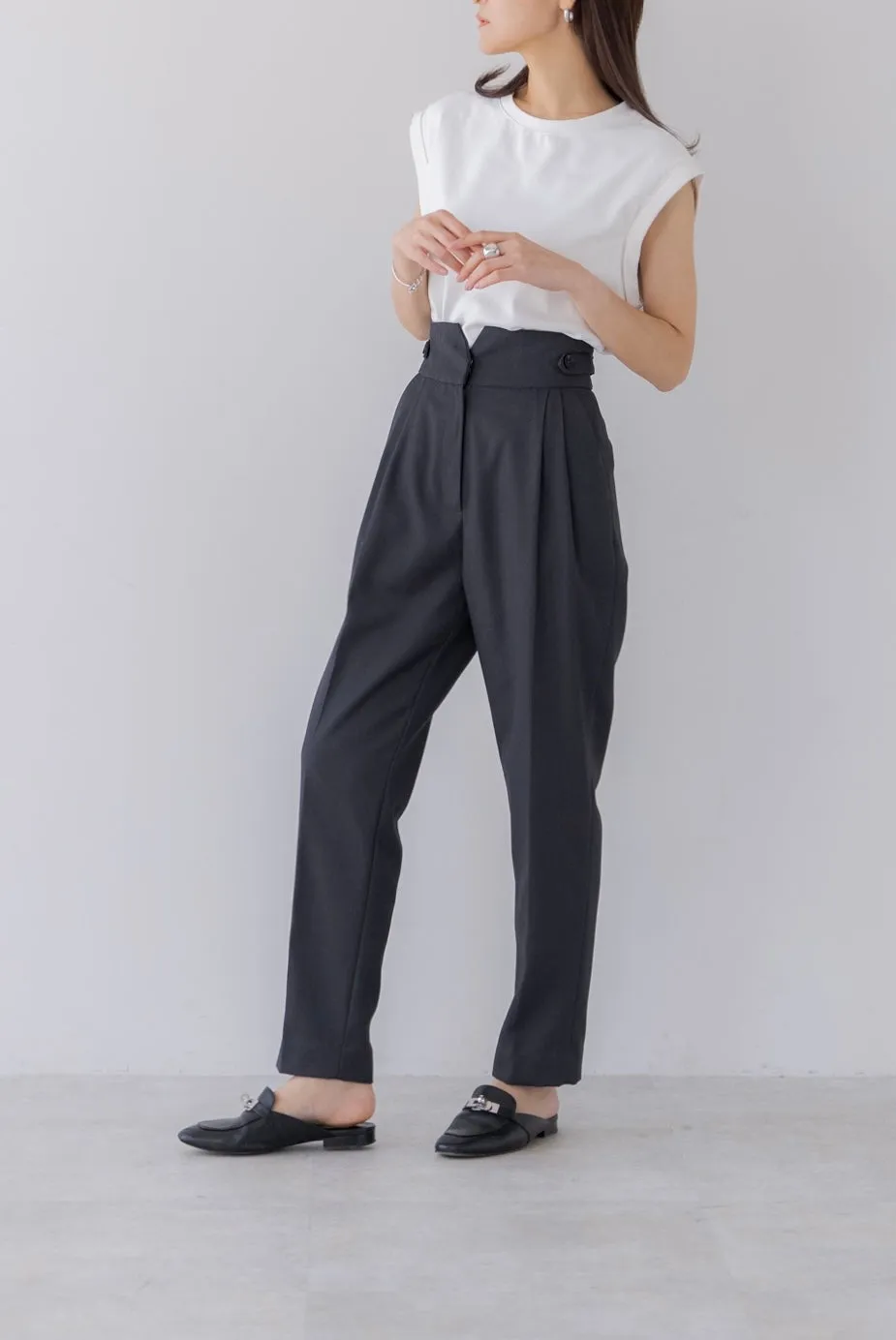 テーパードタックパンツ｜TAPERED TACK PANTS