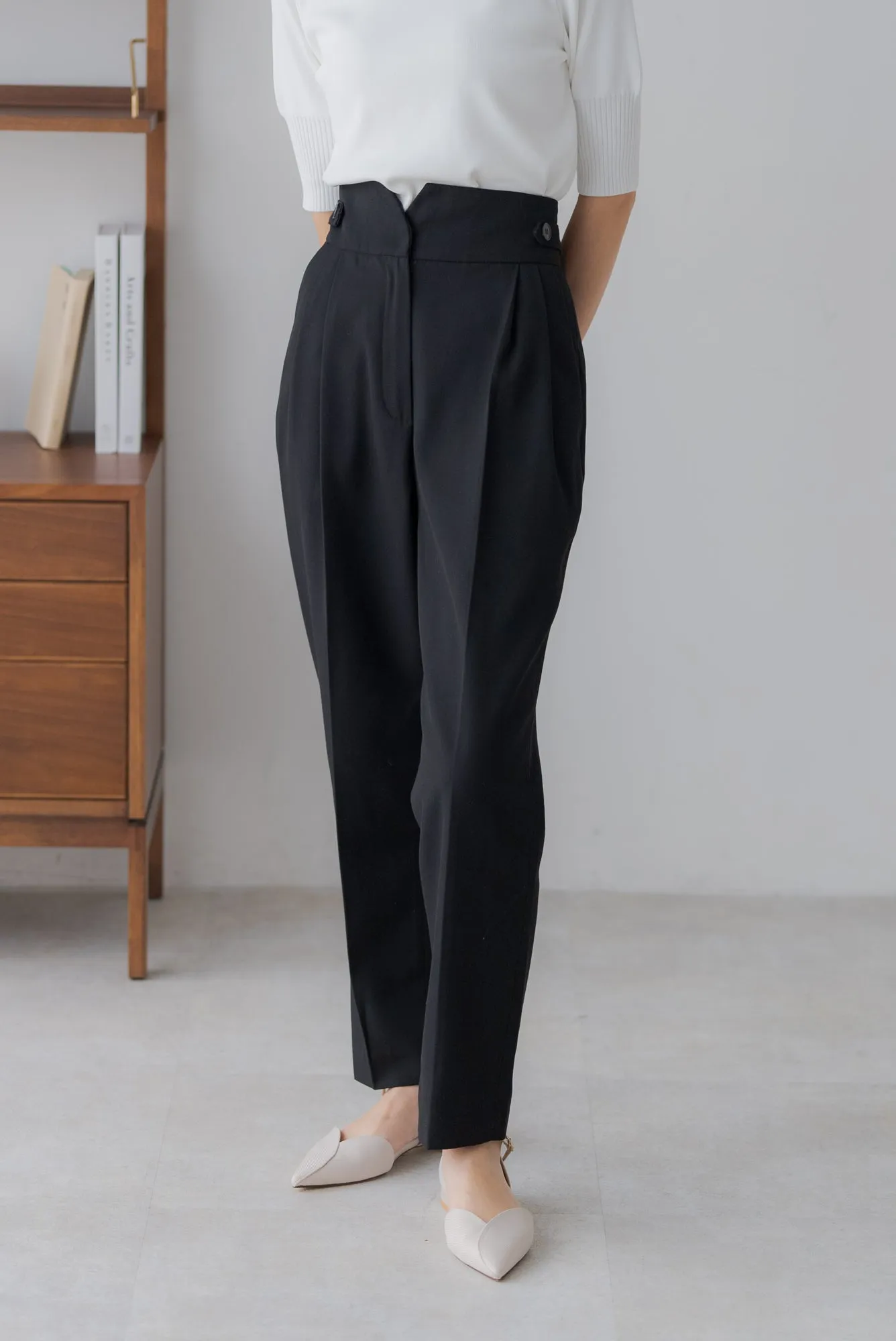 テーパードタックパンツ｜TAPERED TACK PANTS