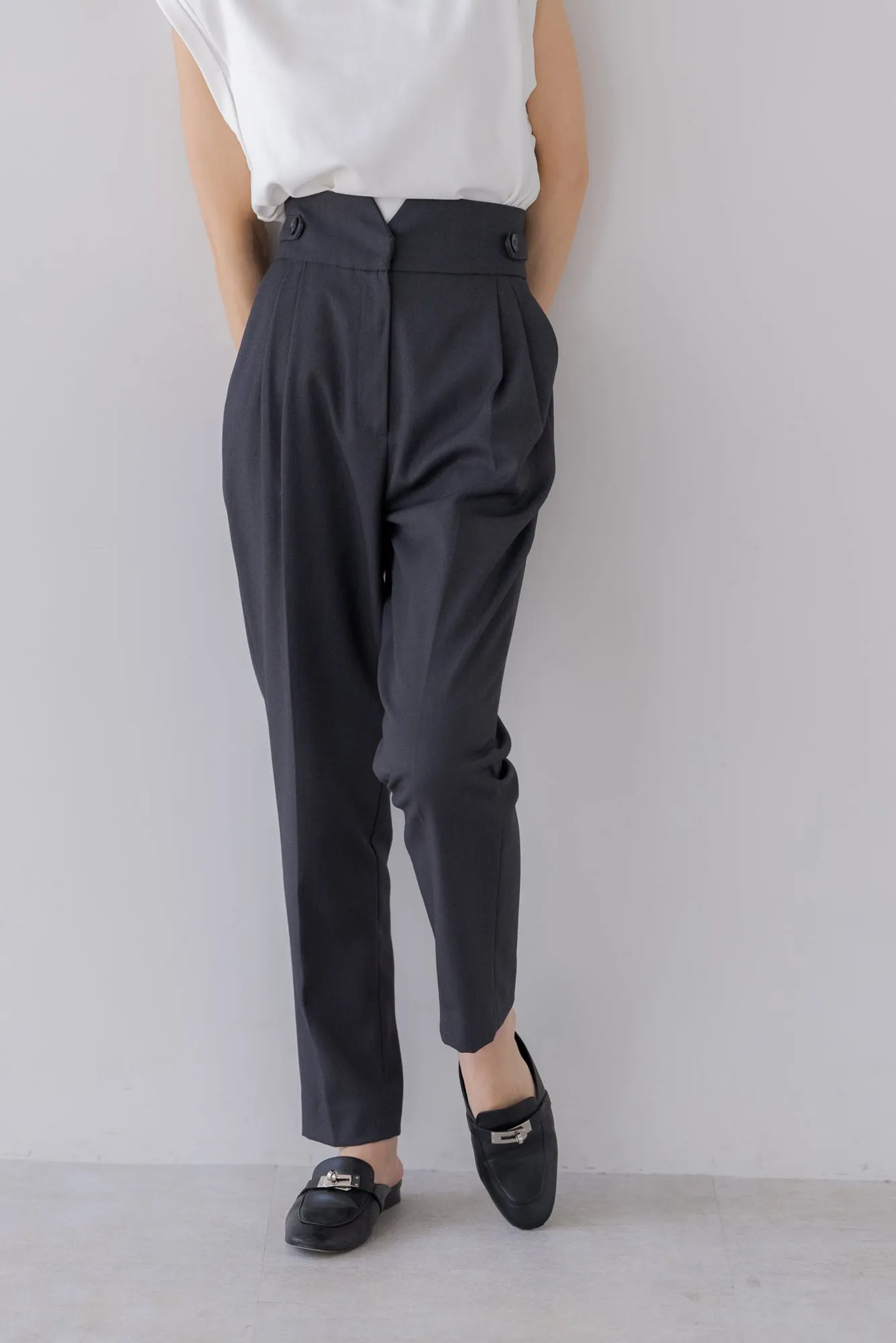 テーパードタックパンツ｜TAPERED TACK PANTS