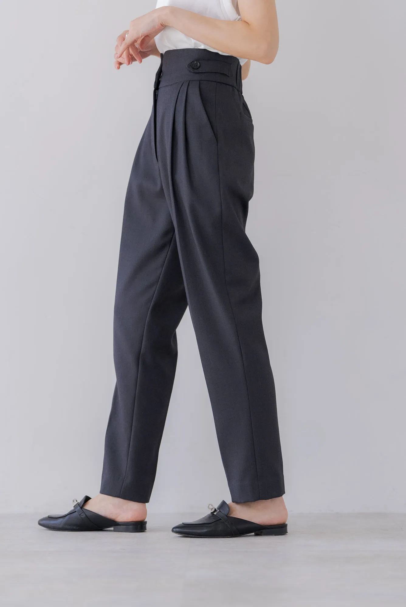 テーパードタックパンツ｜TAPERED TACK PANTS