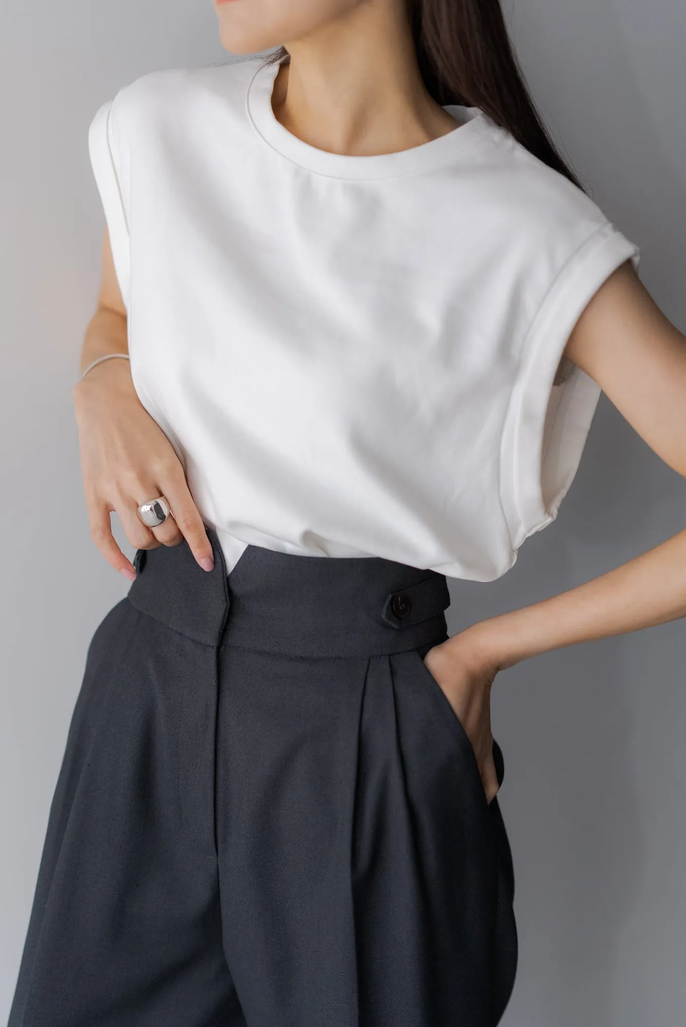 テーパードタックパンツ｜TAPERED TACK PANTS