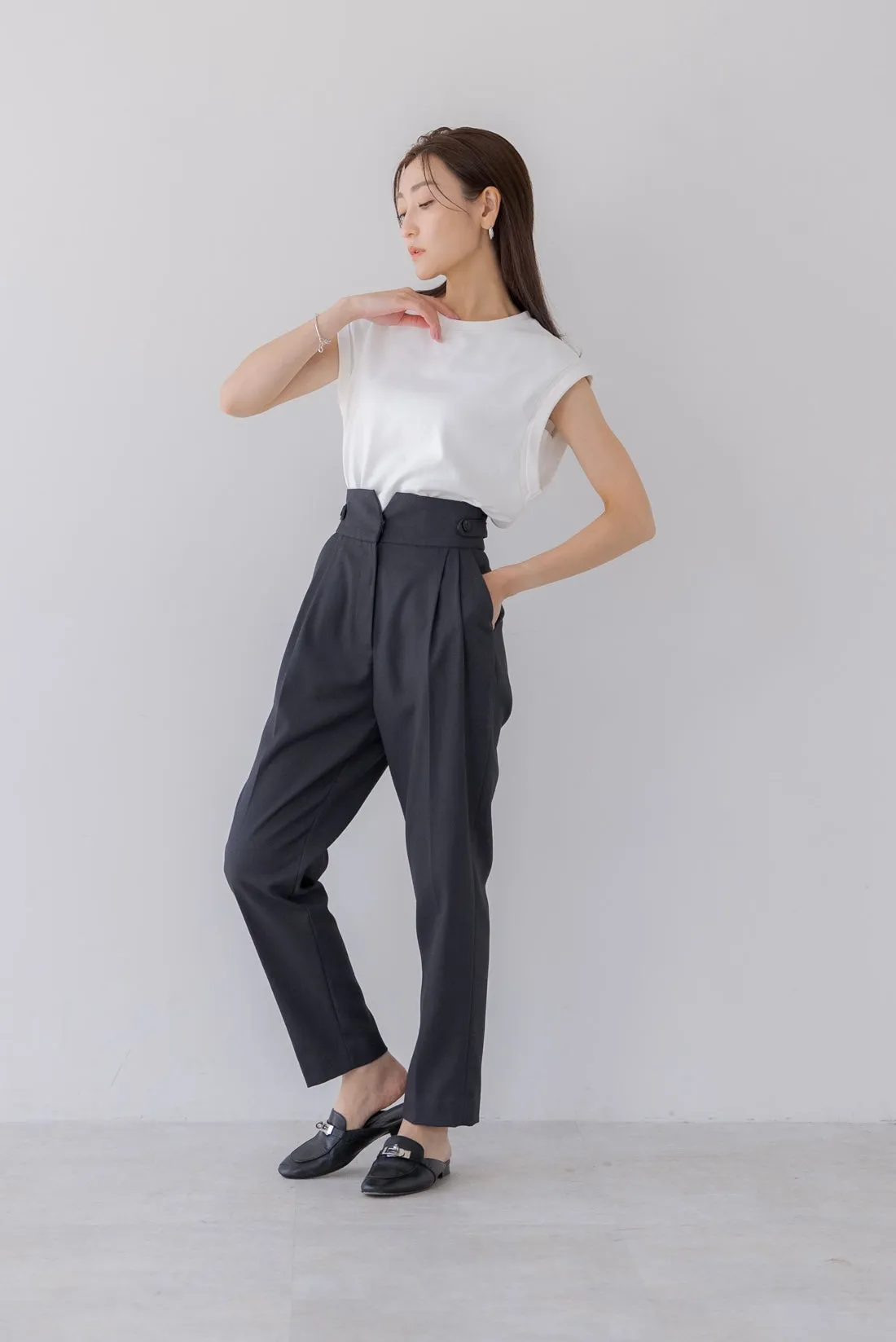 テーパードタックパンツ｜TAPERED TACK PANTS