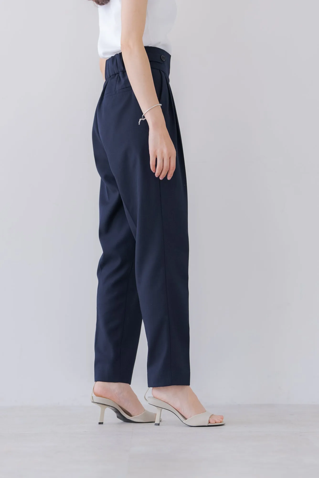 テーパードタックパンツ｜TAPERED TACK PANTS