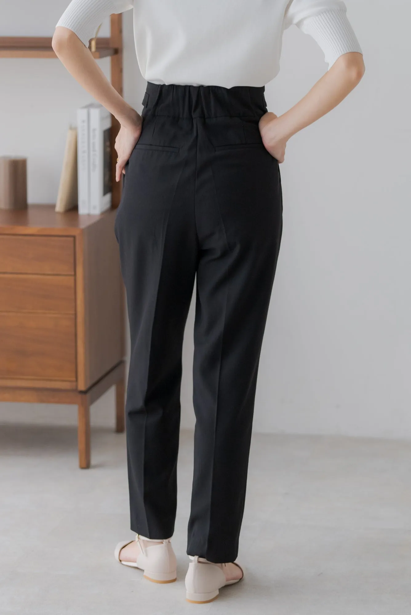 テーパードタックパンツ｜TAPERED TACK PANTS