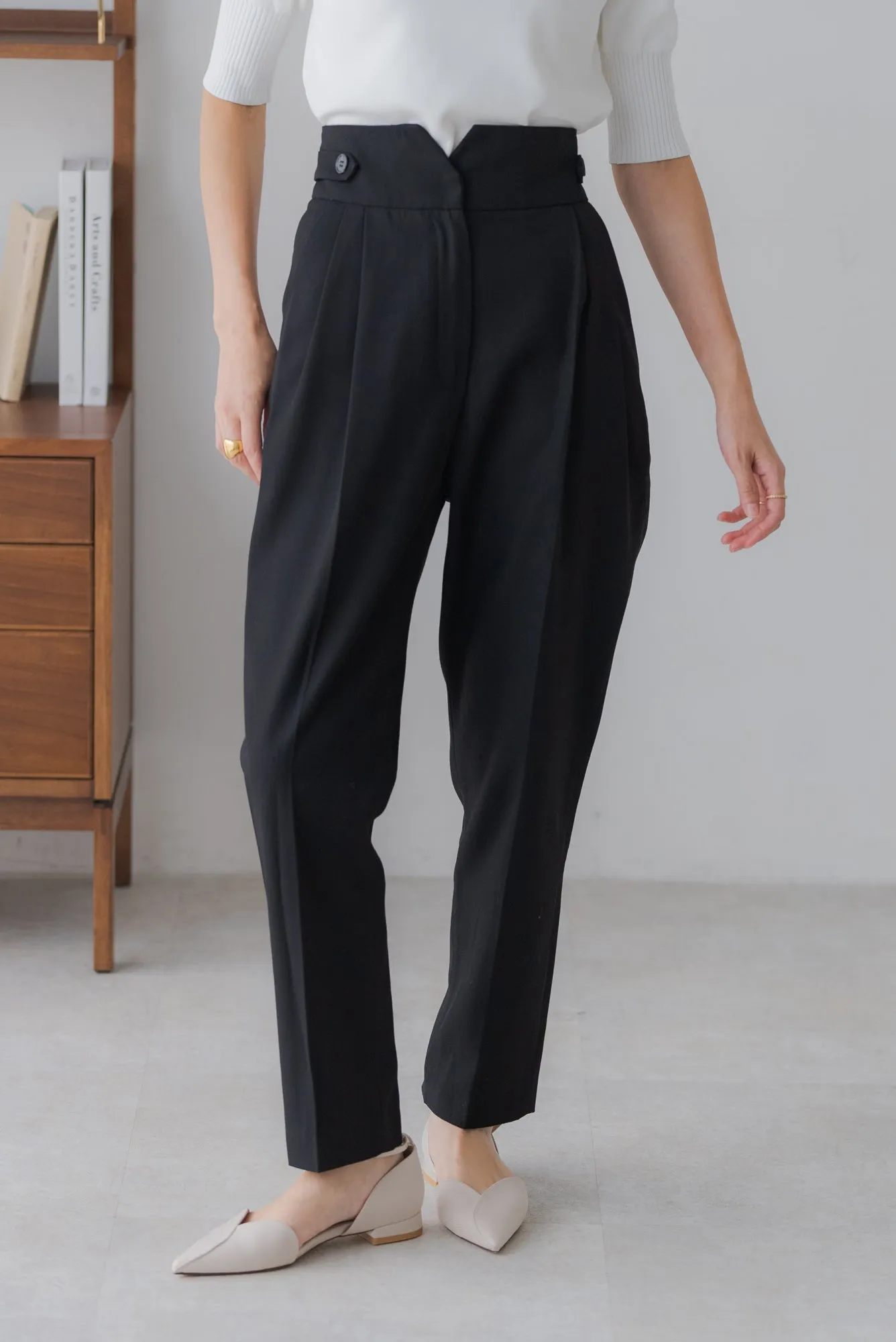テーパードタックパンツ｜TAPERED TACK PANTS