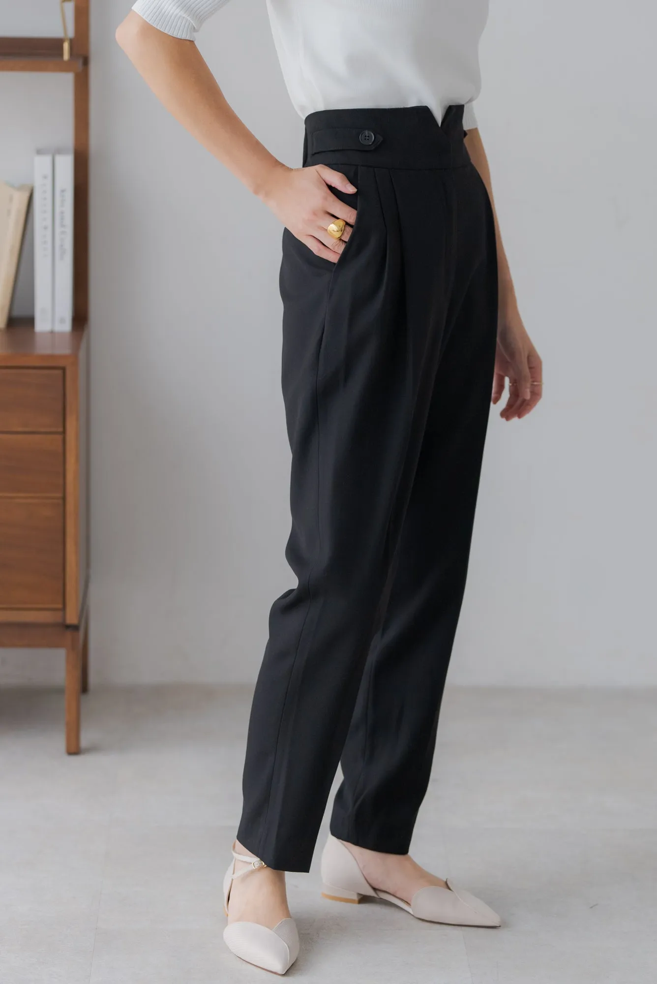 テーパードタックパンツ｜TAPERED TACK PANTS