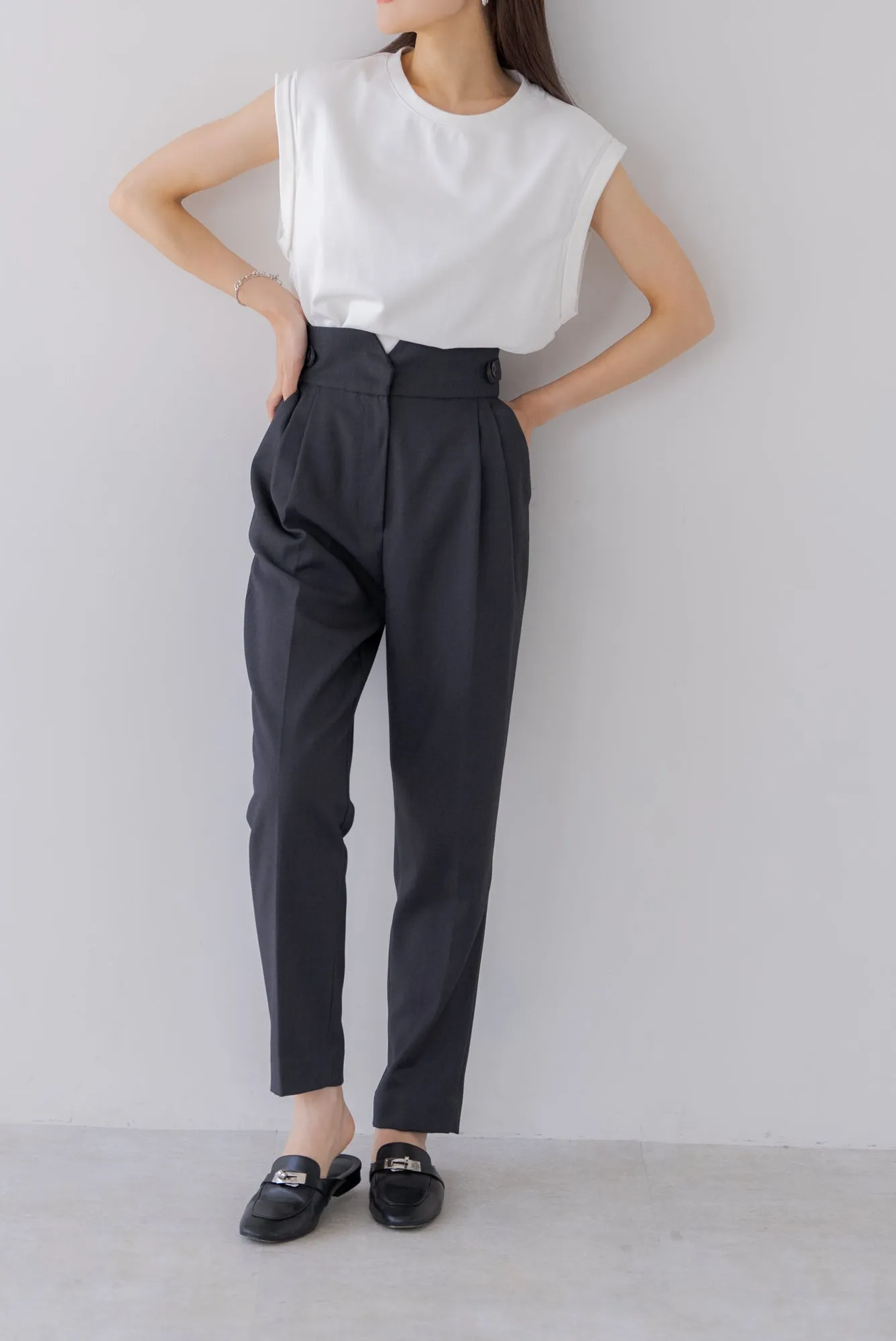 テーパードタックパンツ｜TAPERED TACK PANTS