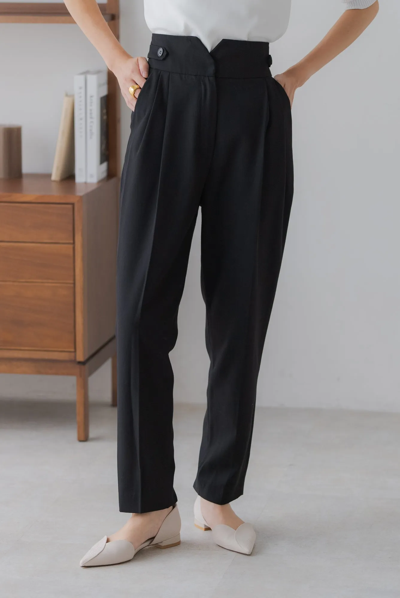 テーパードタックパンツ｜TAPERED TACK PANTS
