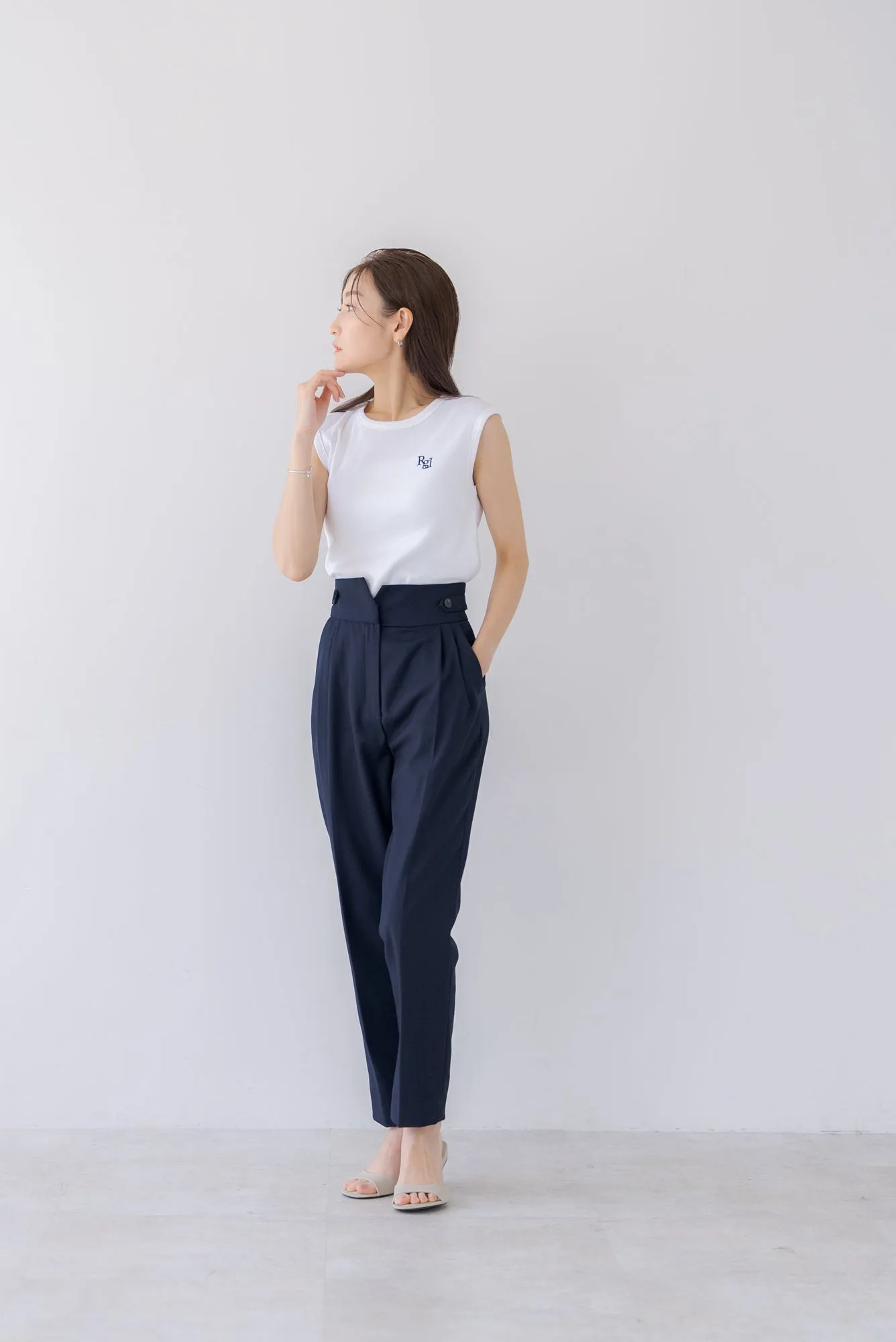 テーパードタックパンツ｜TAPERED TACK PANTS