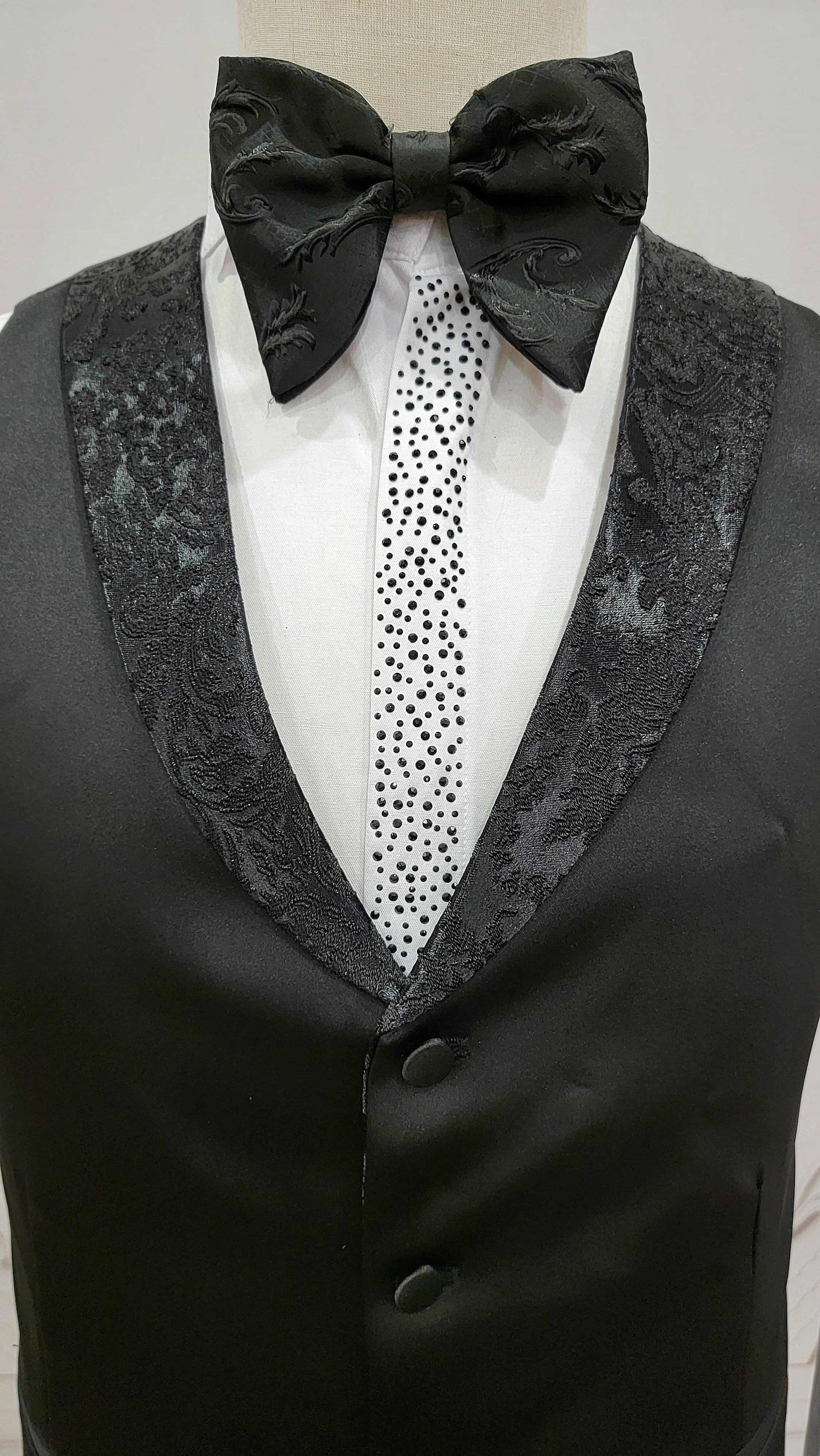 Three Piece Single button Tuxedo Suit with single breasted style vest.