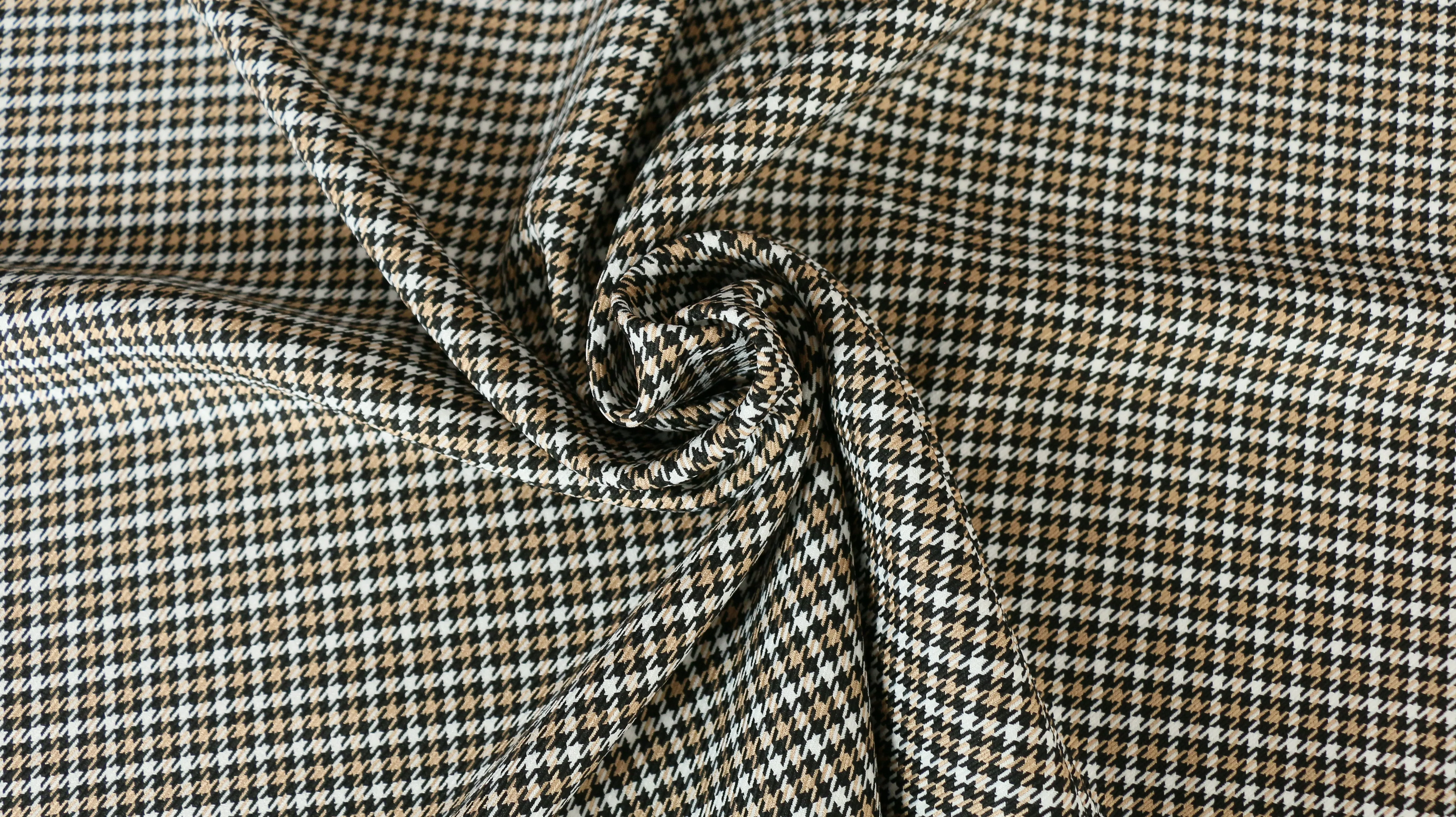 TWILL WEAVE FABRIC - Black, beige and white houndstooth design