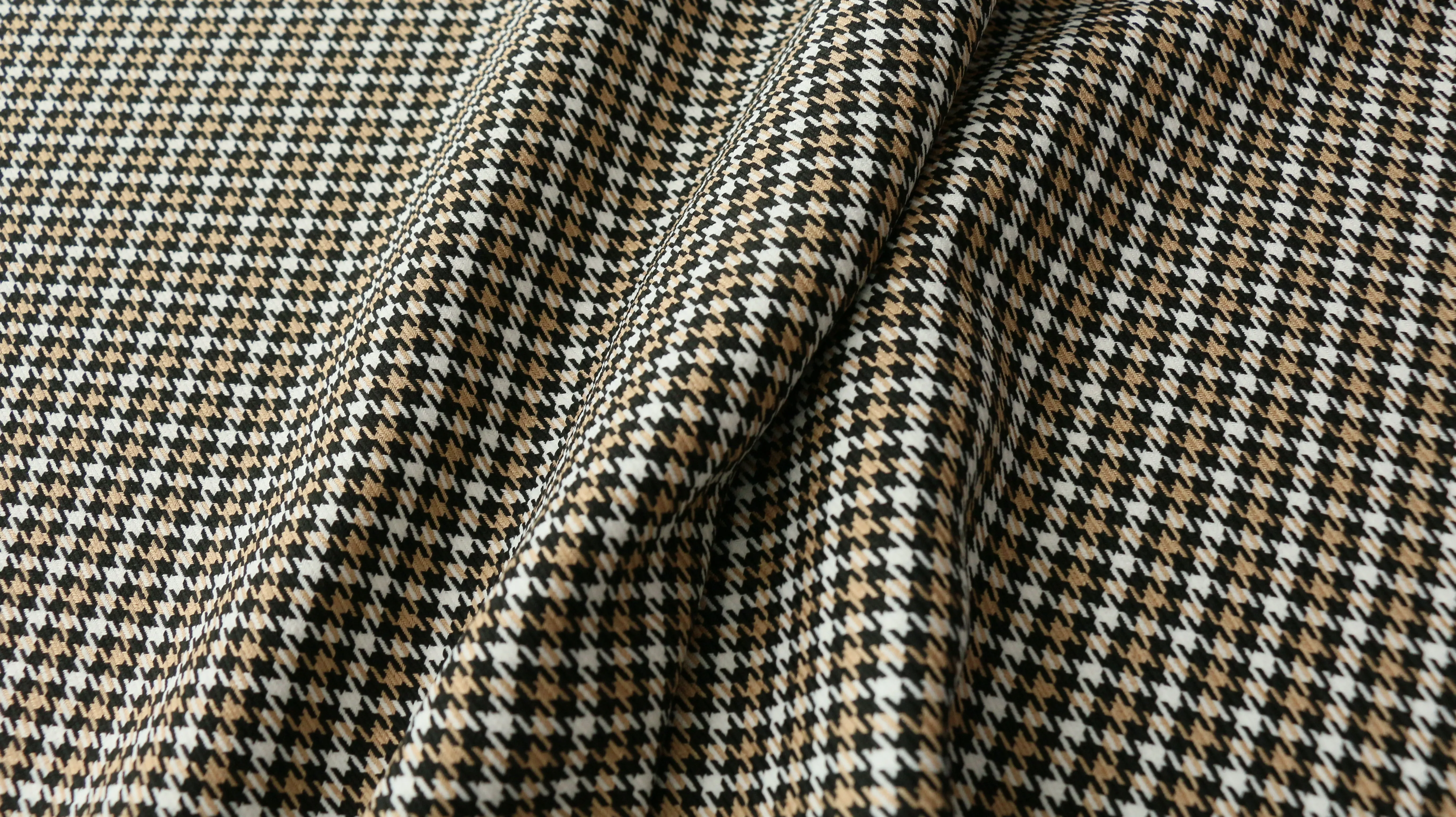 TWILL WEAVE FABRIC - Black, beige and white houndstooth design