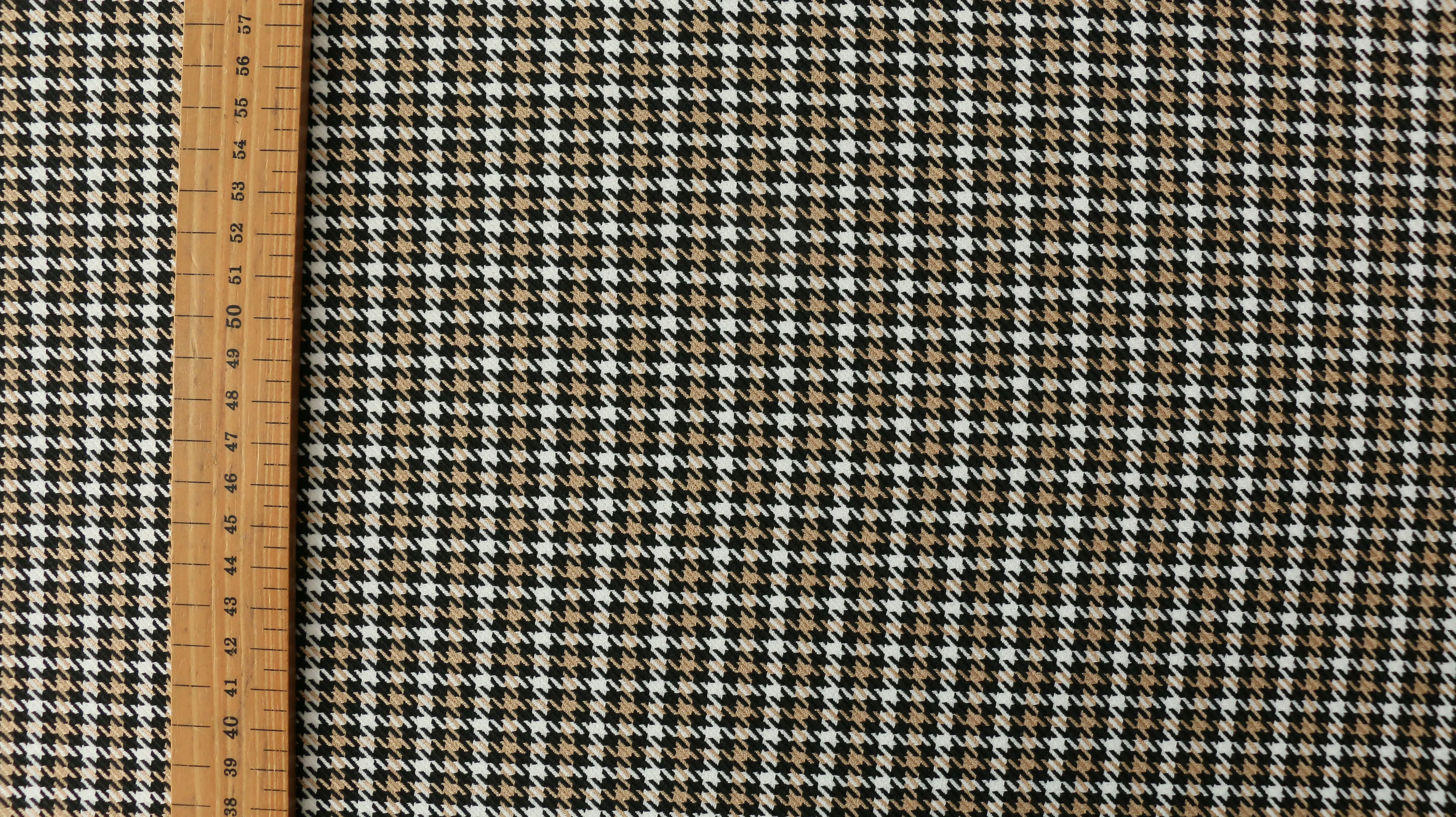 TWILL WEAVE FABRIC - Black, beige and white houndstooth design