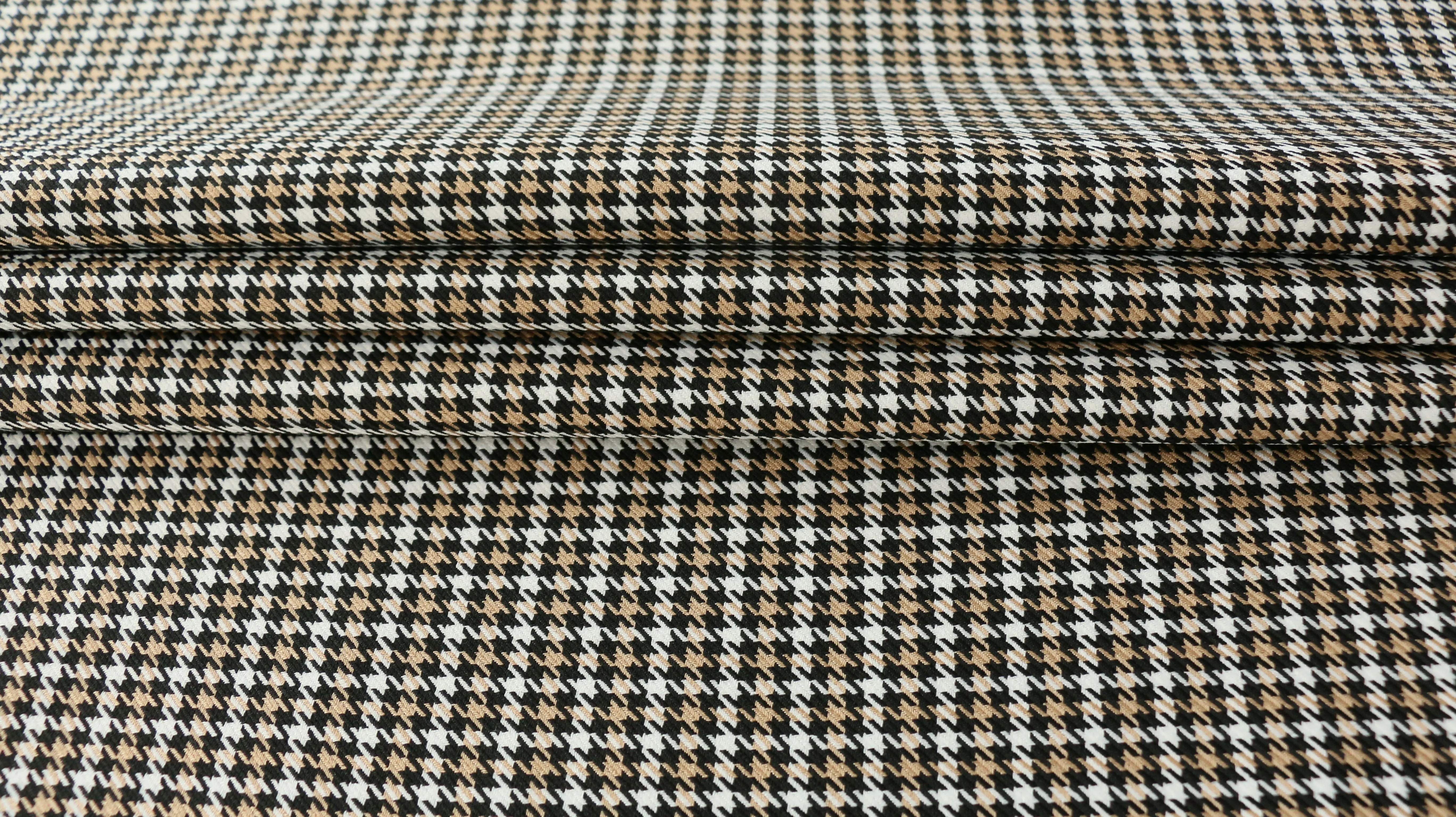 TWILL WEAVE FABRIC - Black, beige and white houndstooth design