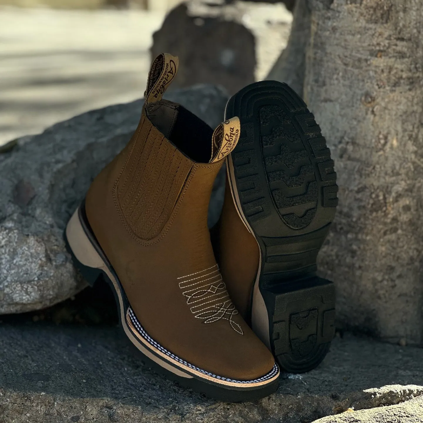 Valerie - Comfortable chunky skate boots