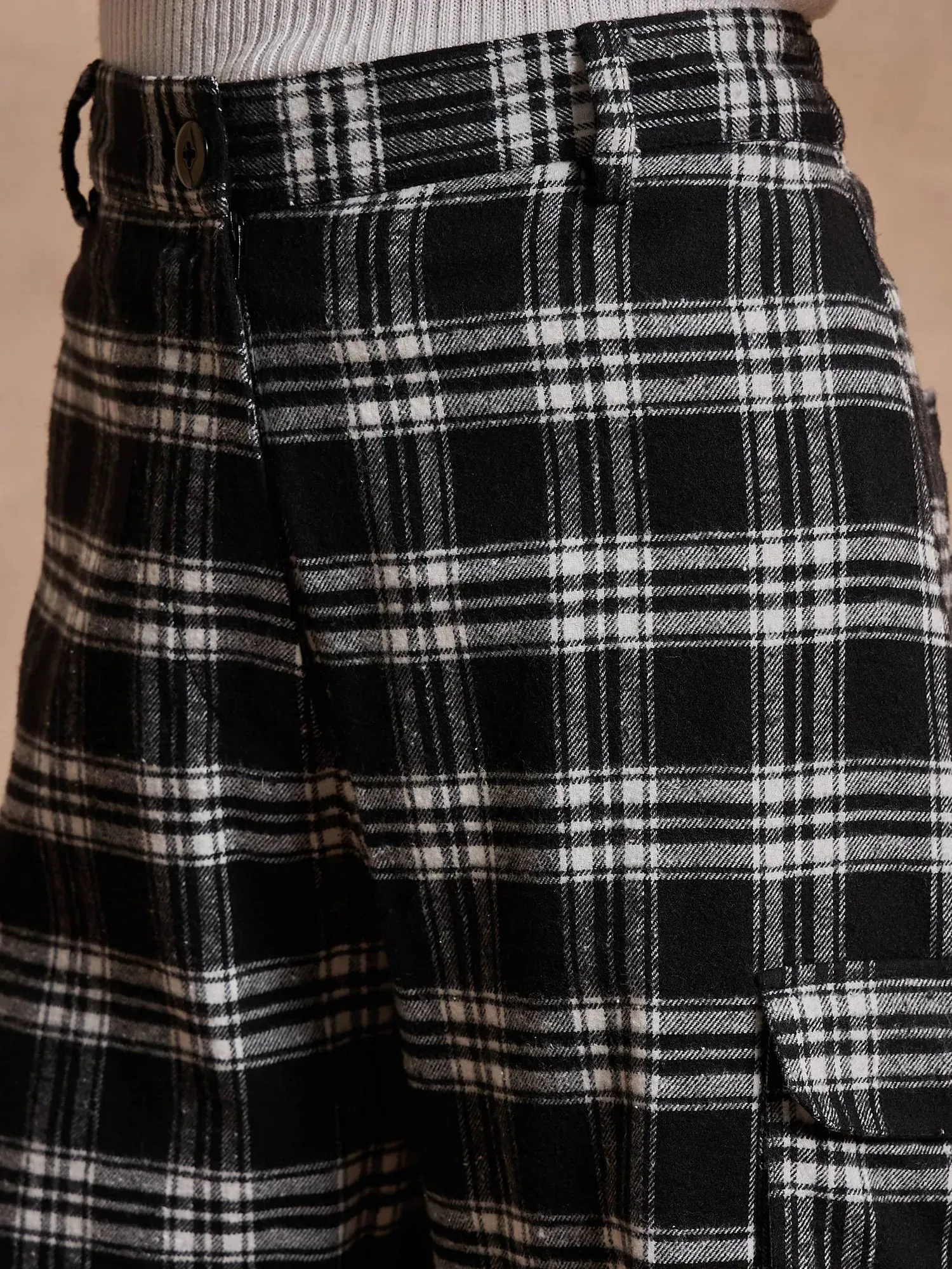 Women Black Check Straight Fit Cargo Pants-SFPANT50970