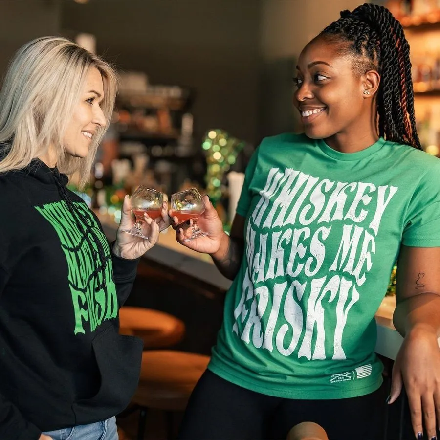 Women's Whiskey Makes Me Frisky Boyfriend Fit T-Shirt - Kelly Green